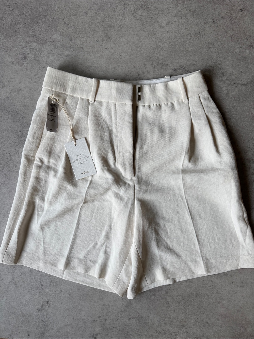 NWT Aritzia Wilfred The Effortless Shorts | Size 6 | Light Birch 🤍 - Picture 2 of 11